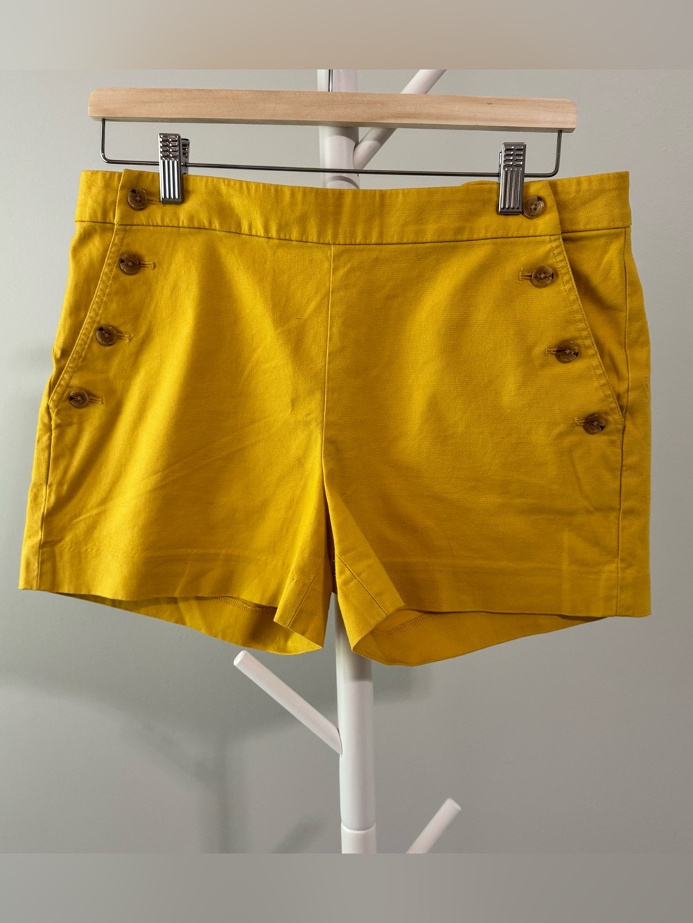 Banana Republic Women's Yellow/Mustard shorts. Women’s size 8